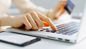 E-TİCARET SEKTÖRÜ 2018'DE YÜZDE 40'DAN FAZLA BÜYÜYECEK