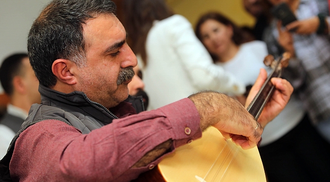 Erdal Erzincan: Bağlama ile nefes alıyorum