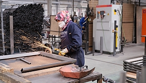 Mobilyaların çoğu kadın eliyle üretiliyor