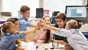 Aşırı koruyuculuk çocukların geleceğine zarar veriyor