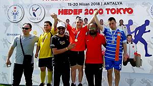 Otizmli sporcular madalyaya koşuyor