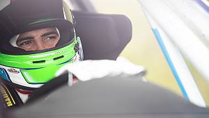 Ayhancan Türk Bayrağını gururla dalgalandırdı