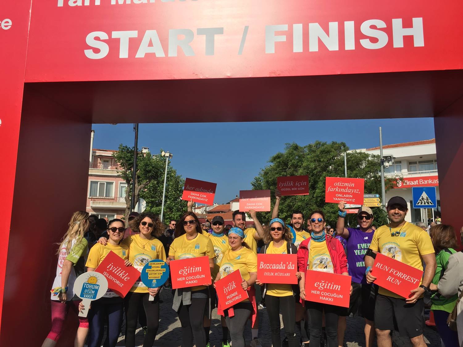 Otizmli çocuklar için koştular