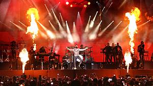 Tarkan konserinde 12 bin kişilik muhteşem koro