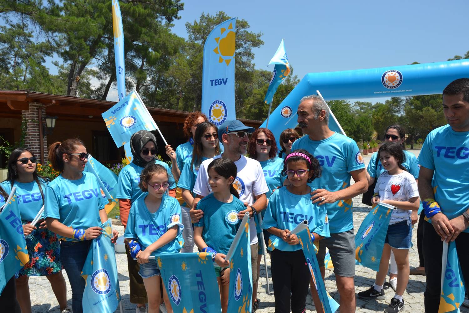 5500 çocuk için ipi göğüsledi!