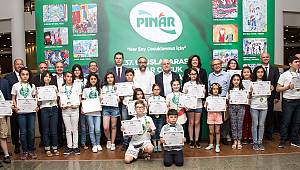 Arkadaşlıklarını çizen minik ressamlar ödüllerini aldı