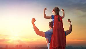 Babaların yüzünü kızları güldürüyor