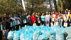Üniversiteliler ormanda çöp topladı