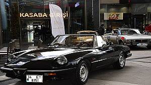 Efsane klasik otomobillerden Cumhuriyet'e özel şov