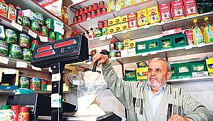 Kredi kartını dolduran vatandaş esnafın dükkanına koşuyor