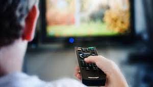 BAĞIMLILIK SÜRÜYOR: 3,5 saatimiz TV karşısında geçiyor