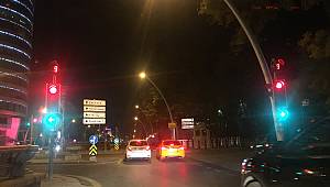 Bu Trafik Işığı TARTIŞMA çıksın diyemi konmuş?