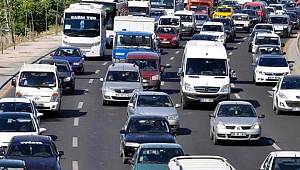 Öndeki araçlarla mesafeyi koruyun!