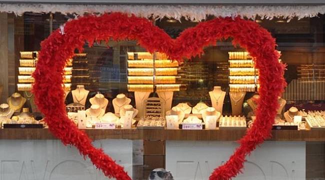 Esnaf umudunu Sevgililer Günü'ne bağladı