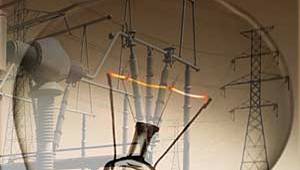 Uzun süreli elektrik kesintisi isyan ettirdi