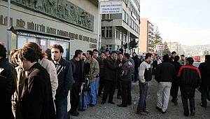 İşsiz sayısı 1.3 milyon arttı
