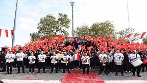 Kadıköy'de 29 Ekim meşalesi yakıldı