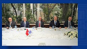 TBB Yönetim Kurulu, Türkiye İş Bankası Genel Müdürü Adnan Bali'ye teşekkür plaketi verdi